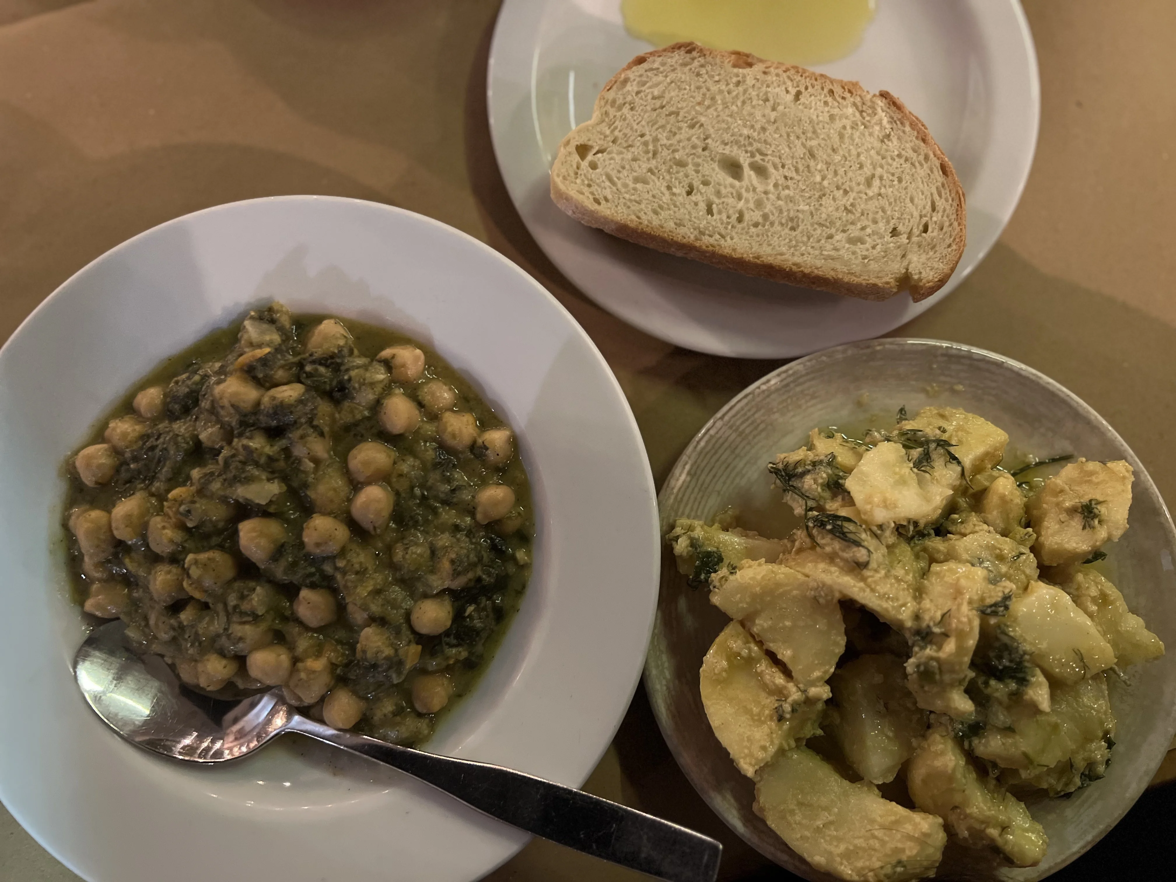 Chickpea stew and vegetables